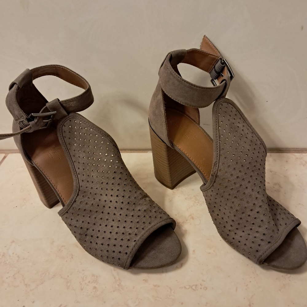 Women's Open-Toe Ankle Strap Sandals - Olive